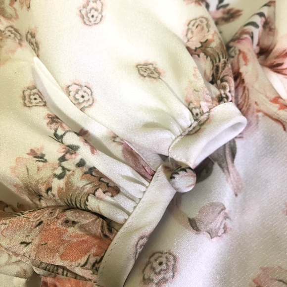 Floral Silky V-neck Blouse - Picture 3 of 7